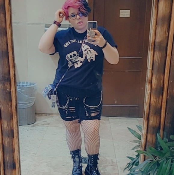 Meet your Posher! - Picture 4 of 7